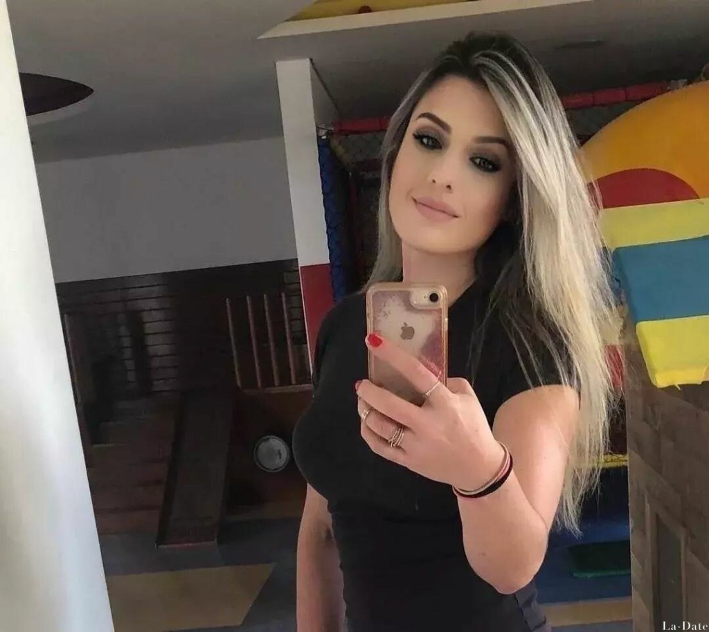 Samantha Profile image 6