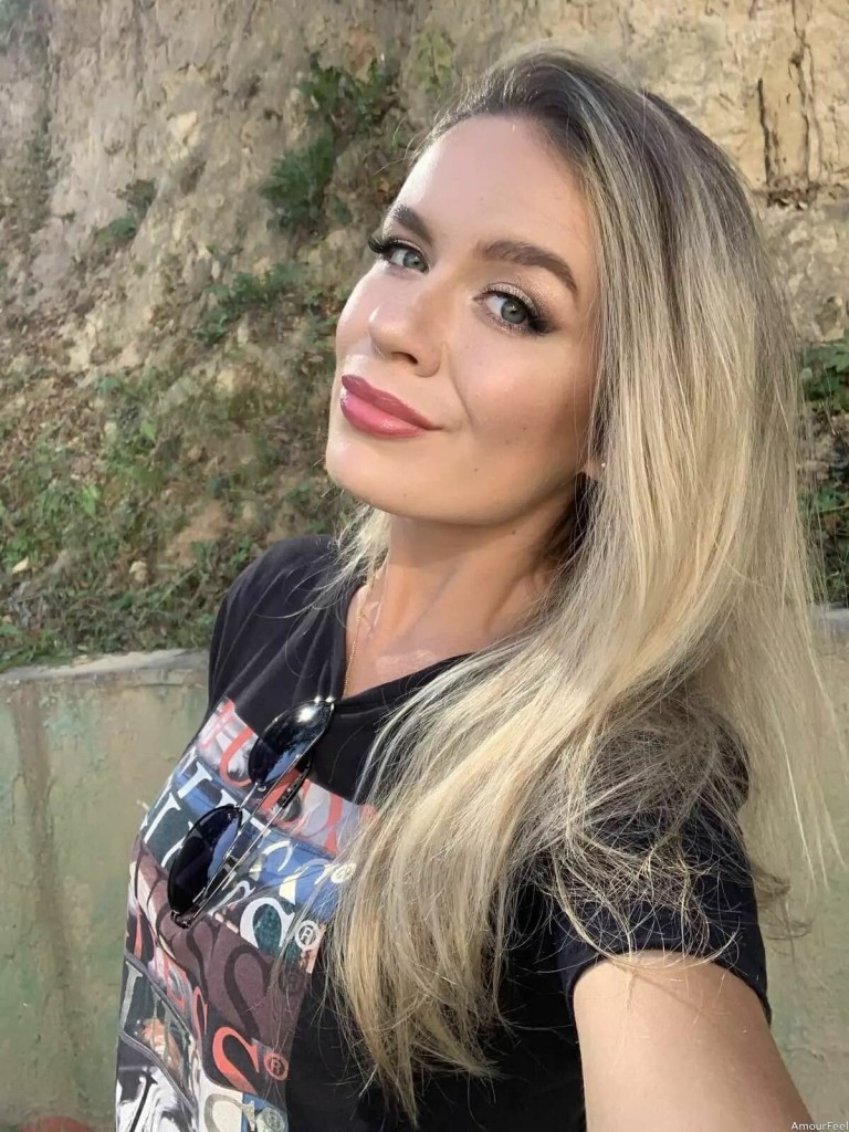 Adelina, 33