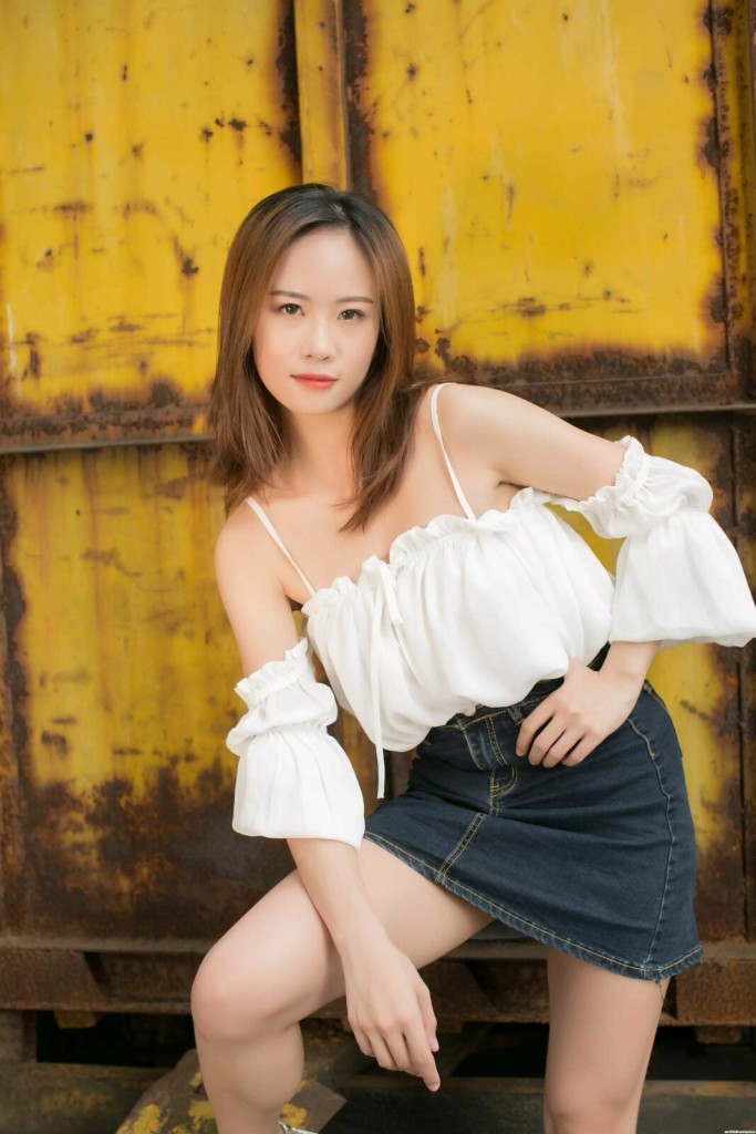 Alice, 26
