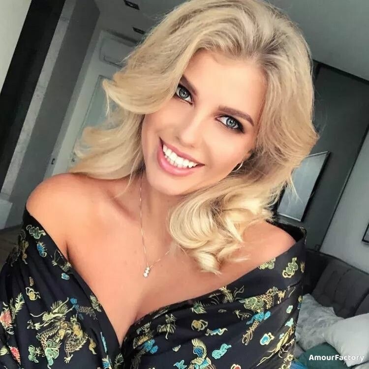 Maria, 27