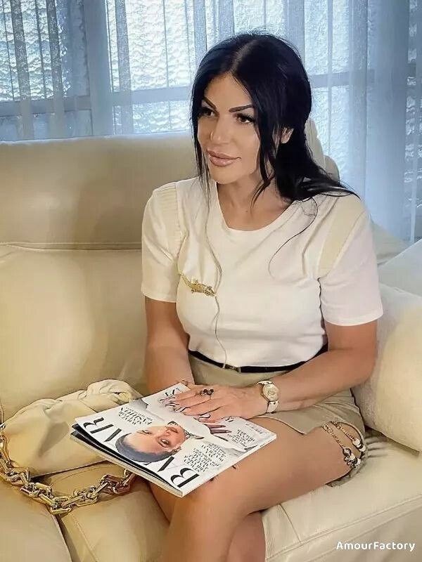 Yulia Profile image 5