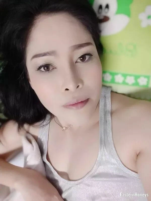 Amara, 44