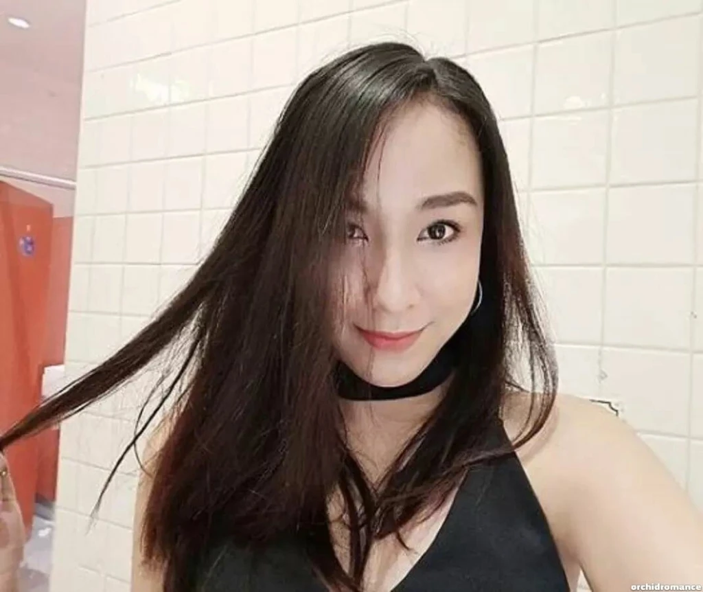 Piyachat, 29