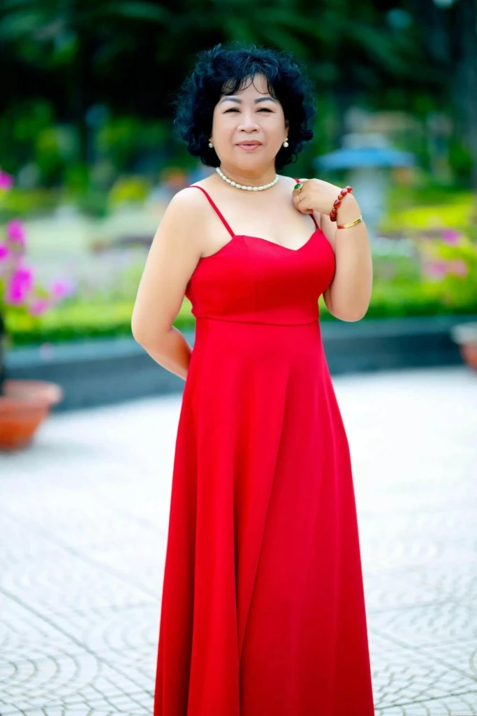 Thanh Thuy, 51