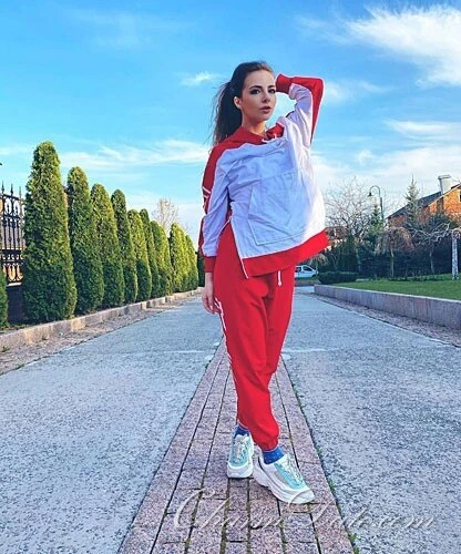 Yulia, 25