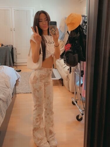Ellliiee, 19